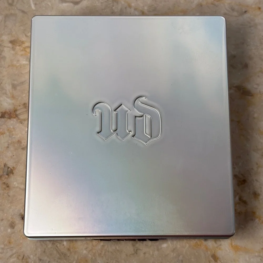 Urban Decay Naked The Illuminizer Translucent Pressed Beauty Powder‎ 9g